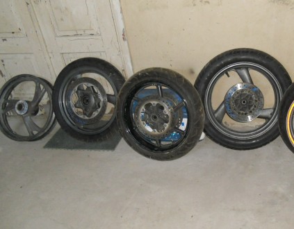 спицеванные и литые колесные диски.колеса в сборе.тормозные диски,резина,камеры . . фото 4