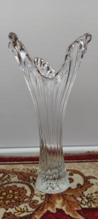 Продам вазу для цветов из стекла, оригинальной формы. Без сколов и трещин.. . фото 9