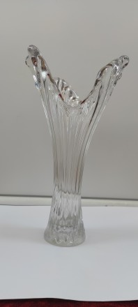 Продам вазу для цветов из стекла, оригинальной формы. Без сколов и трещин.. . фото 2