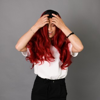 Яркий алый парик с имитацией кожи головы из термоволос с локонами на Хэллоуин, в. . фото 4