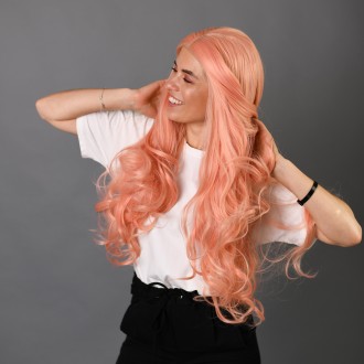 Пастельный парик персикового оттенка с имитацией кожи головы из термоволос с лок. . фото 5