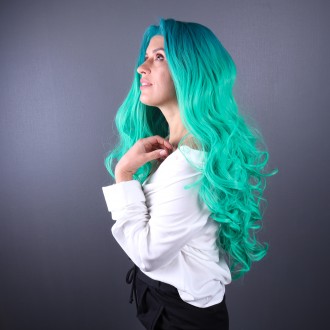 Зеленый парик с имитацией кожи головы из термоволос с локонами на Хэллоуин, вече. . фото 6