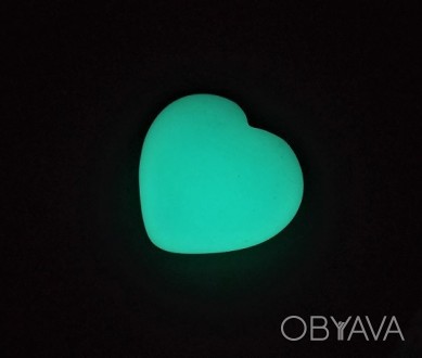 Сувенірний камінь Онікс блакитне світіння у формі серця 37х40 (+-) мм купити біж. . фото 1