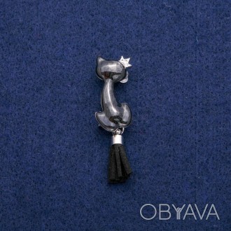 Брошь Котик с эмалью и хвостом кисточкой 14х50мм, серебристый металл оптом оптом. . фото 1