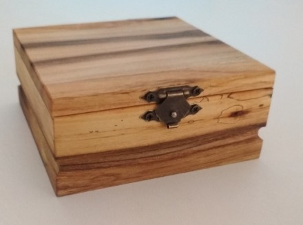 Скринька ручної роботи, виготовлена з натуральної деревини (волоський горіх). По. . фото 4