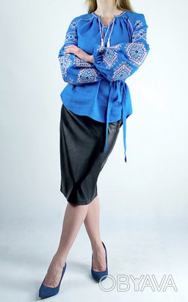 Вышитая женская сорочка, украшена абстрактной вышивкой на груди и рукавах. 
Разм. . фото 1