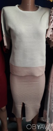 Жіночий стильний трикотажний костюм-двійка: кофта та спідниця з розрізом.
Розмір. . фото 1