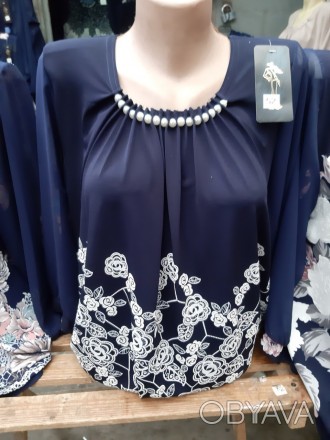 Красивая женская блузка большого размера с цветочным принтом и украшением.
Разме. . фото 1