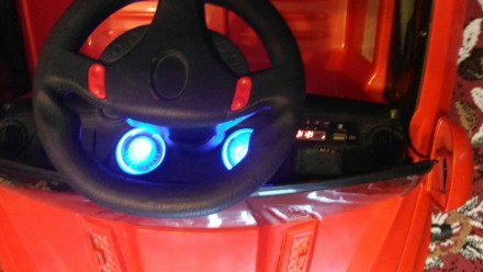 Електро мобіль дитячий
Марки BMW
Червоного коліру 
Усе працює від пульта.
По. . фото 3