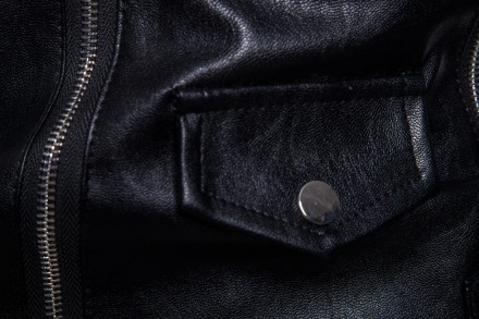 Косуха байкерская мото куртка мужская AOWOF
Черная куртка в байкерском стиле с п. . фото 9