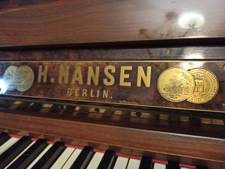Антикварное немецкое пианино H. HANSEN. Натуральное дерево, клавиши слоновая кос. . фото 6