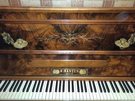 Антикварное немецкое пианино H. HANSEN. Натуральное дерево, клавиши слоновая кос. . фото 4