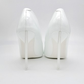 Лаковые туфли лодочки, белого цвета, на каблуке 10см.
Размерная сетка: 
	
	
	Раз. . фото 4