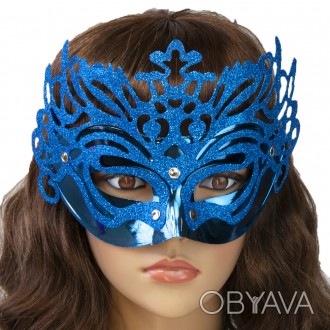 Издавна венецианские маски использовались для баллов и карнавалов. Люди с помощь. . фото 1