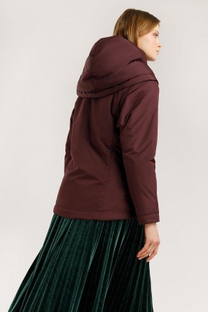 Короткая женская куртка с объёмным воротом Finn Flare. Изделие прямого кроя с ас. . фото 5