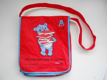 Легкая детская красная эко сумка на плечо из спанбонда. 
Размер: 25 х 28  х 3 с. . фото 2
