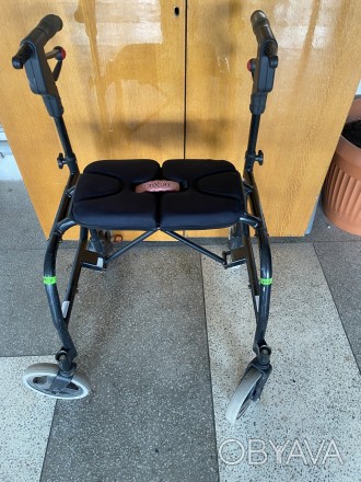 Ходунки - это приспособления для инвалидов или пожилых людей, которые нуждаются . . фото 1