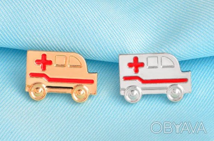 Оригинальная брошка в виде миниатюрной машины скорой помощи будет интересным сюр. . фото 1
