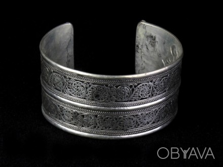 Браслет широкий узоры тибетское серебро
Безразмерный, ширина 35 мм. Материал: ти. . фото 1