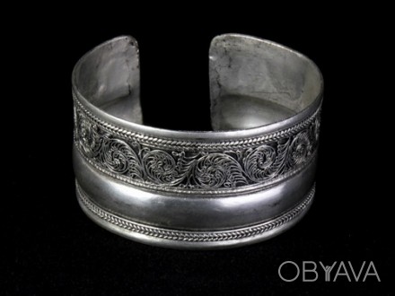 Браслет широкий стильный тибетское серебро
Безразмерный, ширина 35 мм. Материал:. . фото 1