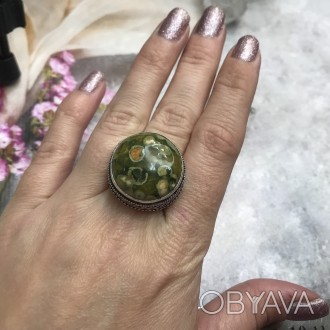 Предлагаем Вам купить яркое кольцо с натуральным камнем яшма риолит в серебре.
Р. . фото 1