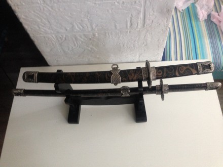 Набор сувенирный Катаны (мечи) на подставке от Grand Way. Комплект из двух репли. . фото 2