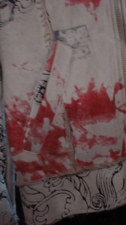 Курточка бежевого цвета с рисунком, внешне как выворотка-замш ,длина 62 см,ширин. . фото 6
