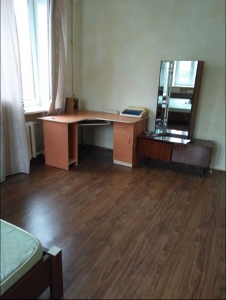 Квартира находится на улице Титова, Сталинка, с раздельными комнатами, без мебел. Титова. фото 11