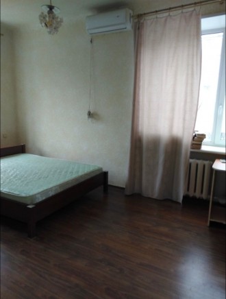 Квартира находится на улице Титова, Сталинка, с раздельными комнатами, без мебел. Титова. фото 5