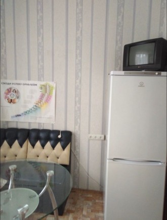 Квартира находится на улице Титова, Сталинка, с раздельными комнатами, без мебел. Титова. фото 8