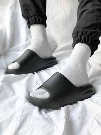 Тапочки мужские черные Adidas Yeezy Slide 
МАЛОМЕРЯТ
41-25 
42-26
43-26,5
44-27
. . фото 10