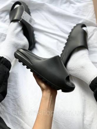 Тапочки мужские черные Adidas Yeezy Slide 
МАЛОМЕРЯТ
41-25 
42-26
43-26,5
44-27
. . фото 5