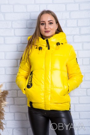 
Стильная женская зимняя куртка желтого цвета комбинированная черными элементами. . фото 1