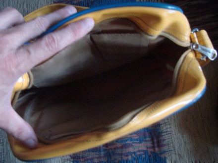Лакована сумка на плече Derby Ukraine - модель унісекс. В ідеальному стані. Якіс. . фото 4