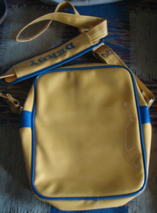Лакована сумка на плече Derby Ukraine - модель унісекс. В ідеальному стані. Якіс. . фото 3