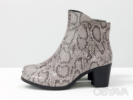 
Стильные женские ботинки из натуральной кожи "питон" серо-коричневого цвета на . . фото 1