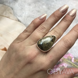 Предлагаем Вам купить шикарное кольцо с камнем - натуральный бронзит в серебре.
. . фото 1