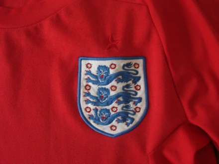 Футболка червона Umbro, England, 99 Evans :). Оригінал! Стан - як нова! Розмір 3. . фото 3