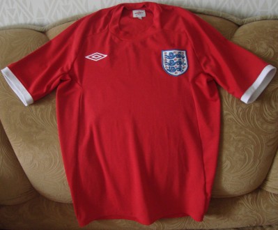 Футболка червона Umbro, England, 99 Evans :). Оригінал! Стан - як нова! Розмір 3. . фото 2