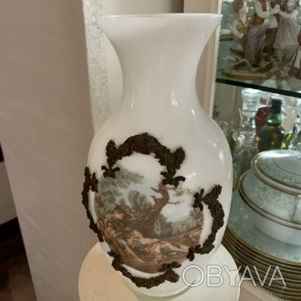 Старинная интерьерная ваза барокко