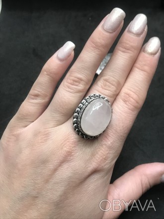 Предлагаем Вам купить кольцо с камнем розовый кварц в серебре.
Размер 18,7.
Прои. . фото 1