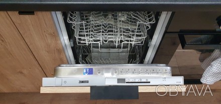 Встраиваемая посудомоечная машина Zanussi ZDTS 400 с закрытой панелью управления. . фото 1