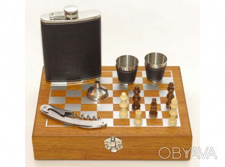 Фляга в наборе с шахматами в деревянном футляре: - фляга 240 мл, - 2 стопки, - н. . фото 1