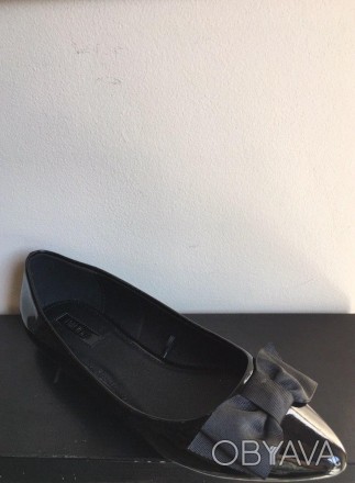 Туфли FOREVER 21 ( черные/лаковые)
Размер в наличии
EU 36
US 6
см - 23 см 
 
 
 . . фото 1