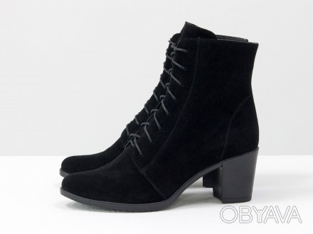 
Стильные женские ботинки ankle boots на шнуровке выполнены из натуральной замши. . фото 1