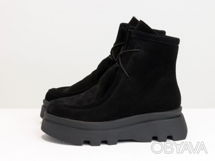 
Новинка этого сезона - невысокие черные ботинки в стиле desert boots из натурал. . фото 1