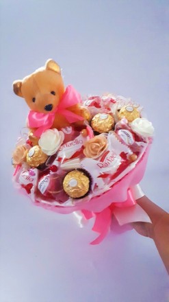 Букет з цукерок Ferrero Rocher, Raffaello і іграшкою ведмедиком рожевий Авіньйон. Київ. фото 1 Букет з цукерок Ferrero Rocher, Raffaello і іграшкою ведмедиком рожевий Авіньйон. Київ. фото 1