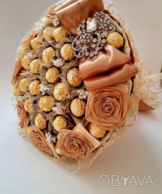 
Солідний подарунок - Вишуканий букет з цукерок Ferrero Rocher преміум класу з б. . фото 1