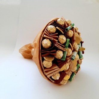 Мужской букет из конфетами Ferrero Rocher и шоколадными монетками. 
Декорирован . . фото 4