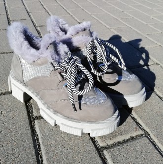 
Серые женские зимние ботинки из натурального нубука.
Размерная сетка: 36-23см.,. . фото 10